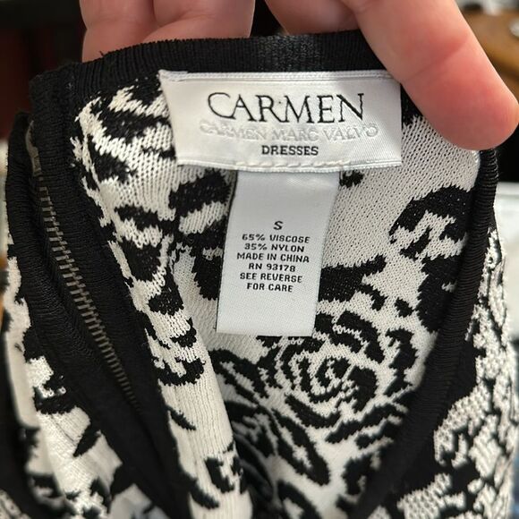 CARMEN MARC VALVO Black & White Floral Knit Dress - Picture 4 of 4